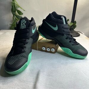 Nike Kyrie 2 “Green Glow” US 8.5     Model 819583-007 Basketball Sneakers